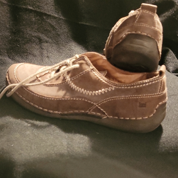 JOSEF SEIBEL All Leather ladies 'European Comfort Walking Shoe' - Picture 3 of 5